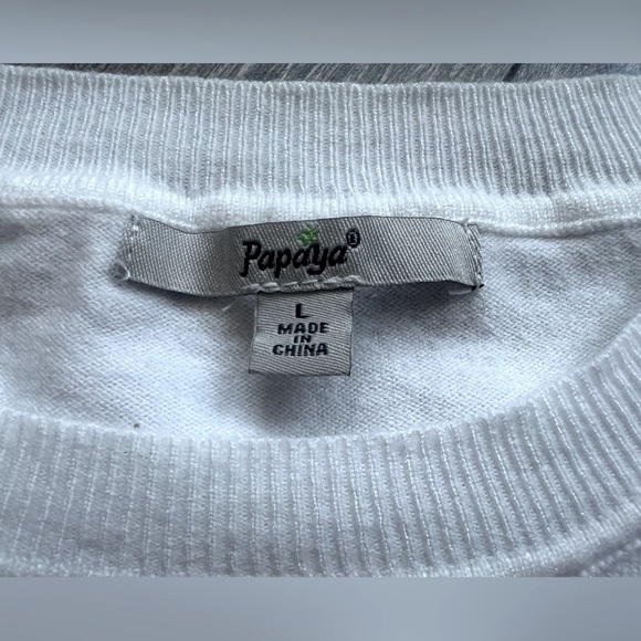 Papaya Cherry Embroidered Short Sleeve Sweater Knit Crop Top in White. Size L - Picture 4 of 7